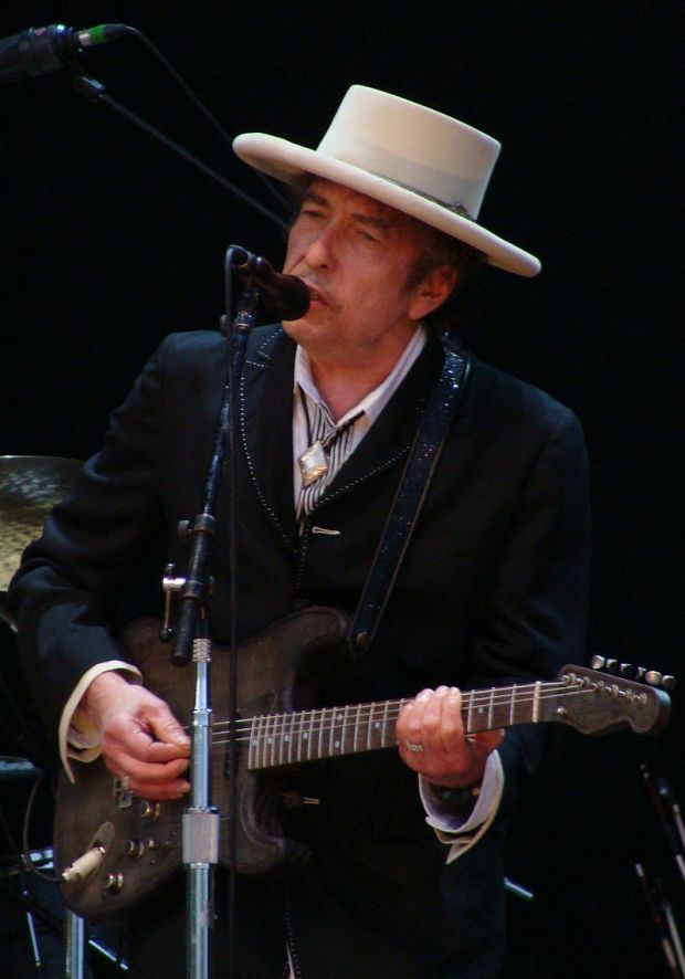 800px-bob_dylan_-_azkena_rock_festival_2010_2