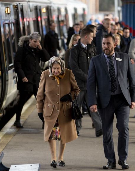 elisabetta seconda.jpg