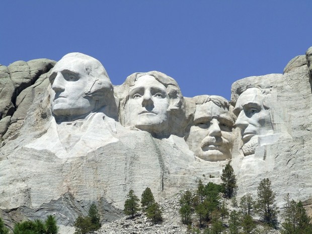 mount-rushmore-902483_1920
